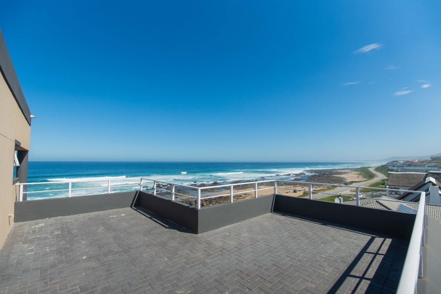 6 Bedroom Property for Sale in Beachview Eastern Cape
